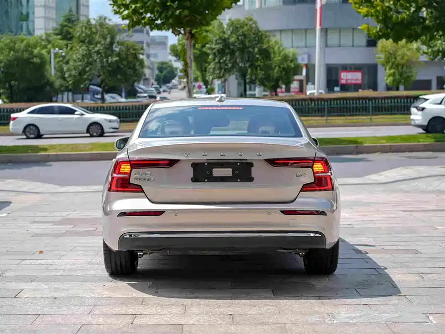 Volvo S60 2025 2025 B4 Smart Elite Luxury Edition