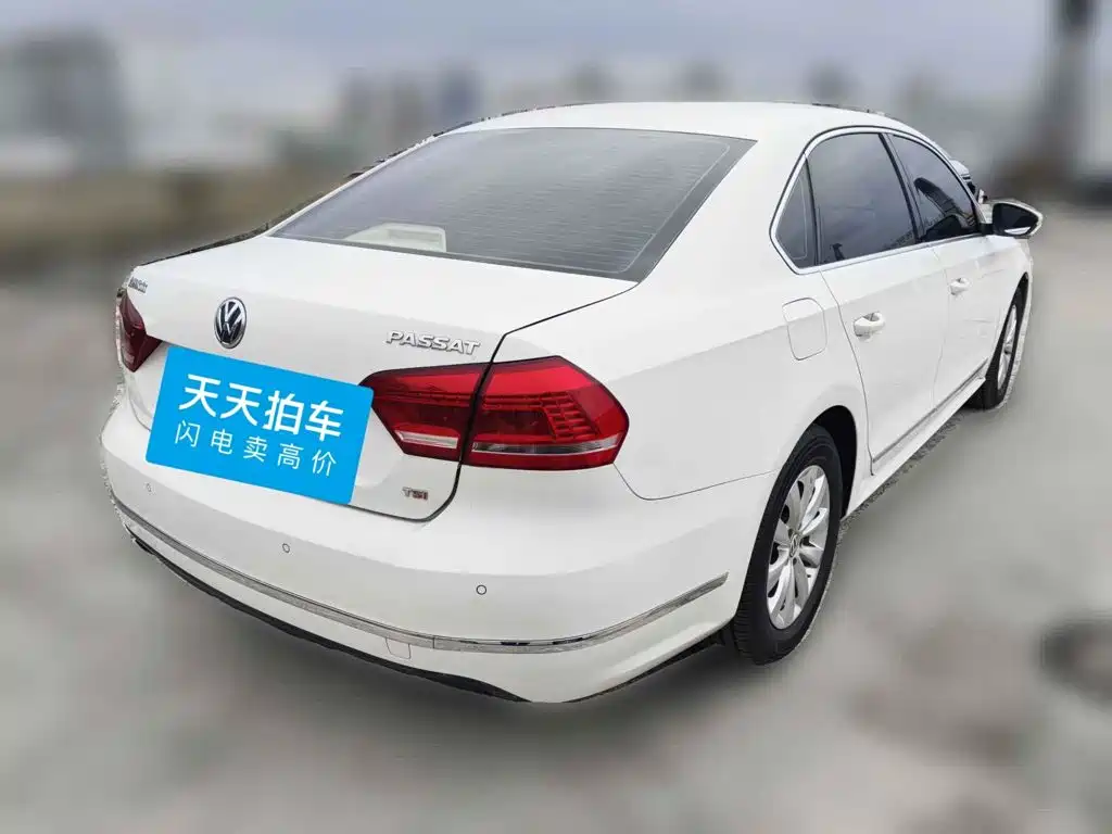 Photo 2 - Volkswagen Passat