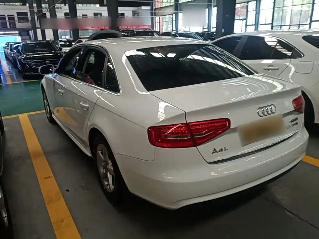 Audi A4L 2013 35 TFSI Automatic Comfort фото 5