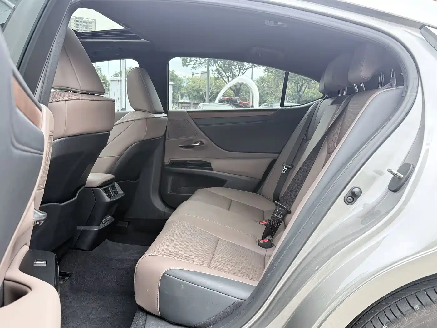 Фото 6 - Lexus ES