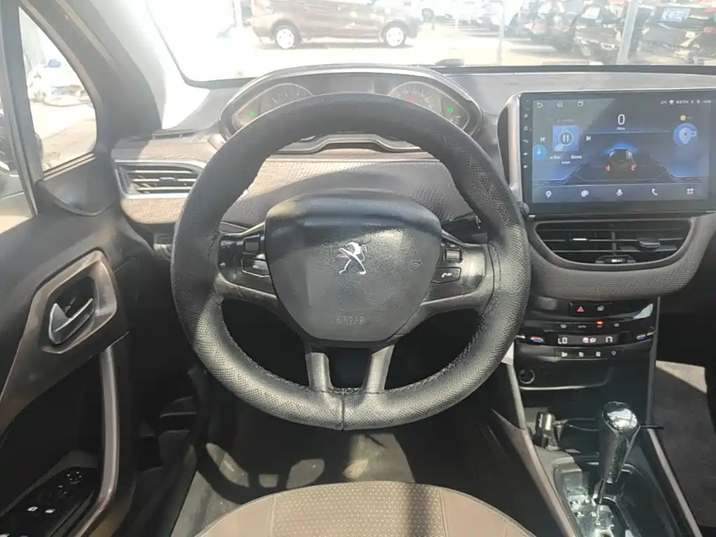 Photo 11 - Peugeot 2008