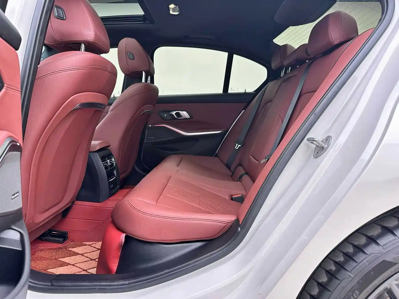 BMW 3 Series 2023 325i M Sport Black Night Package фото 3