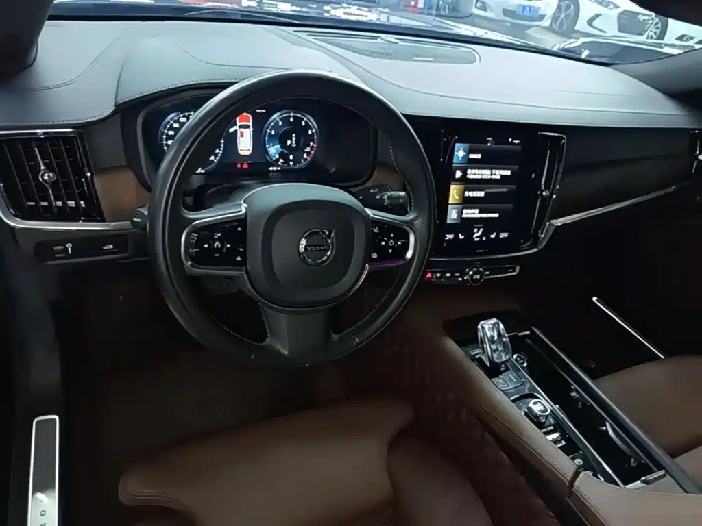 VOLVO S90