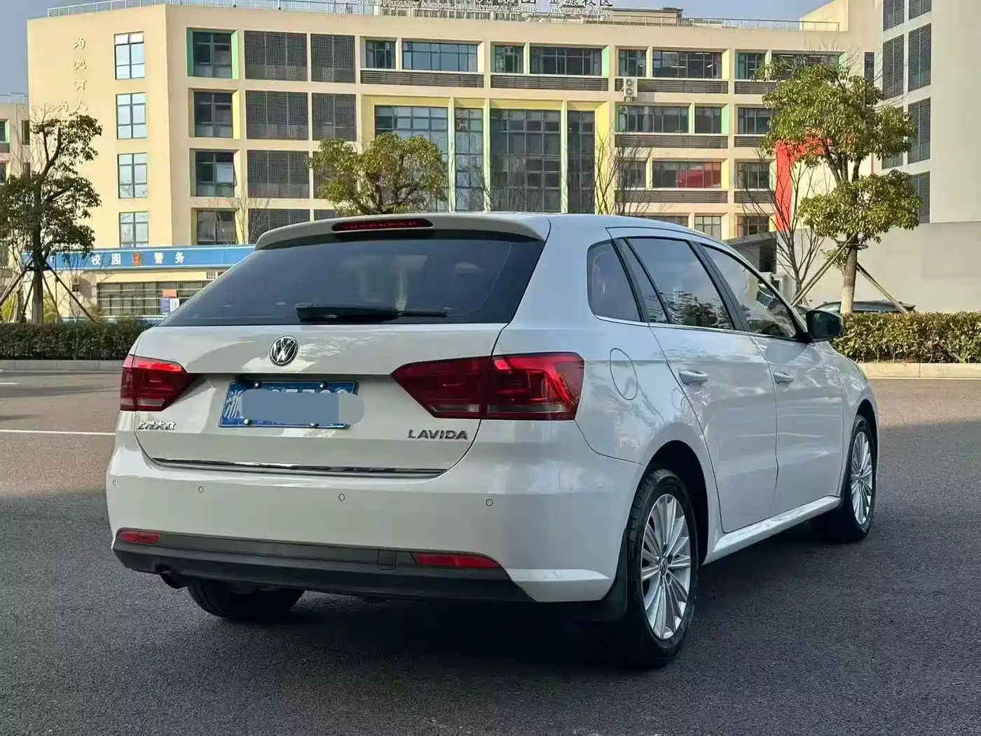 Volkswagen Lavida Tour 2013 1.6L Automatic Comfort фото 4