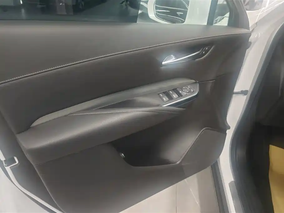 Cadillac XT4 2021 28T FWD Premium Edition фото 7