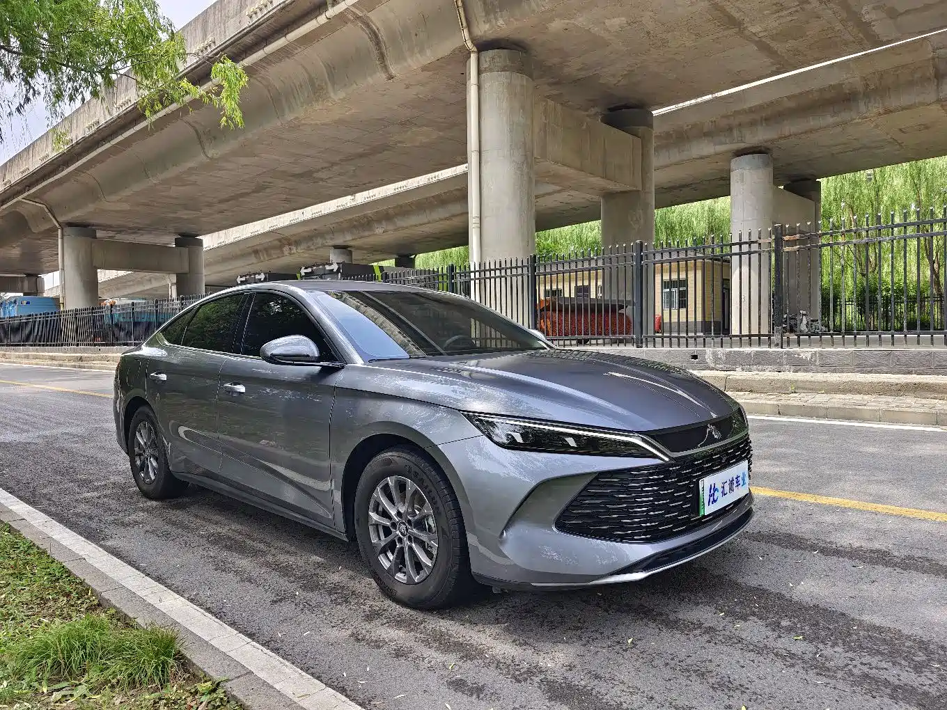 BYD Qin L 2024 DM-i 80KM Leading Edition фото 7