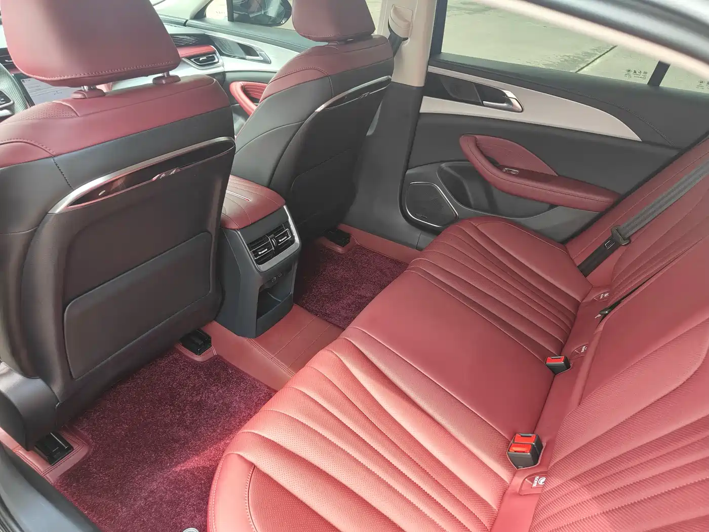 Hongqi H5 2024 1.5T DCT Smart Connect Flag Rhythm Edition фото 6