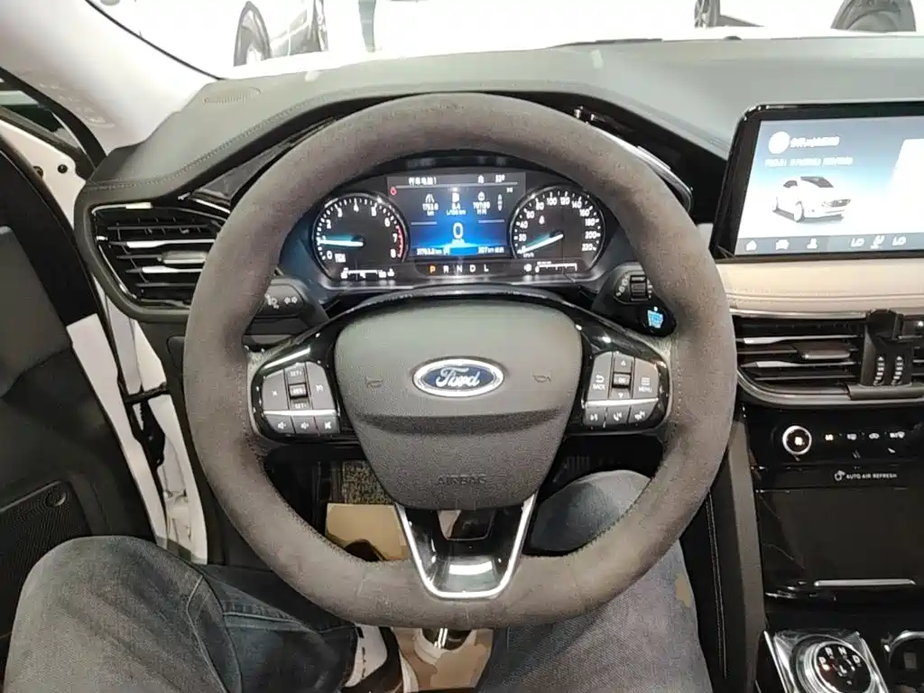 Photo 11 - Ford Escape