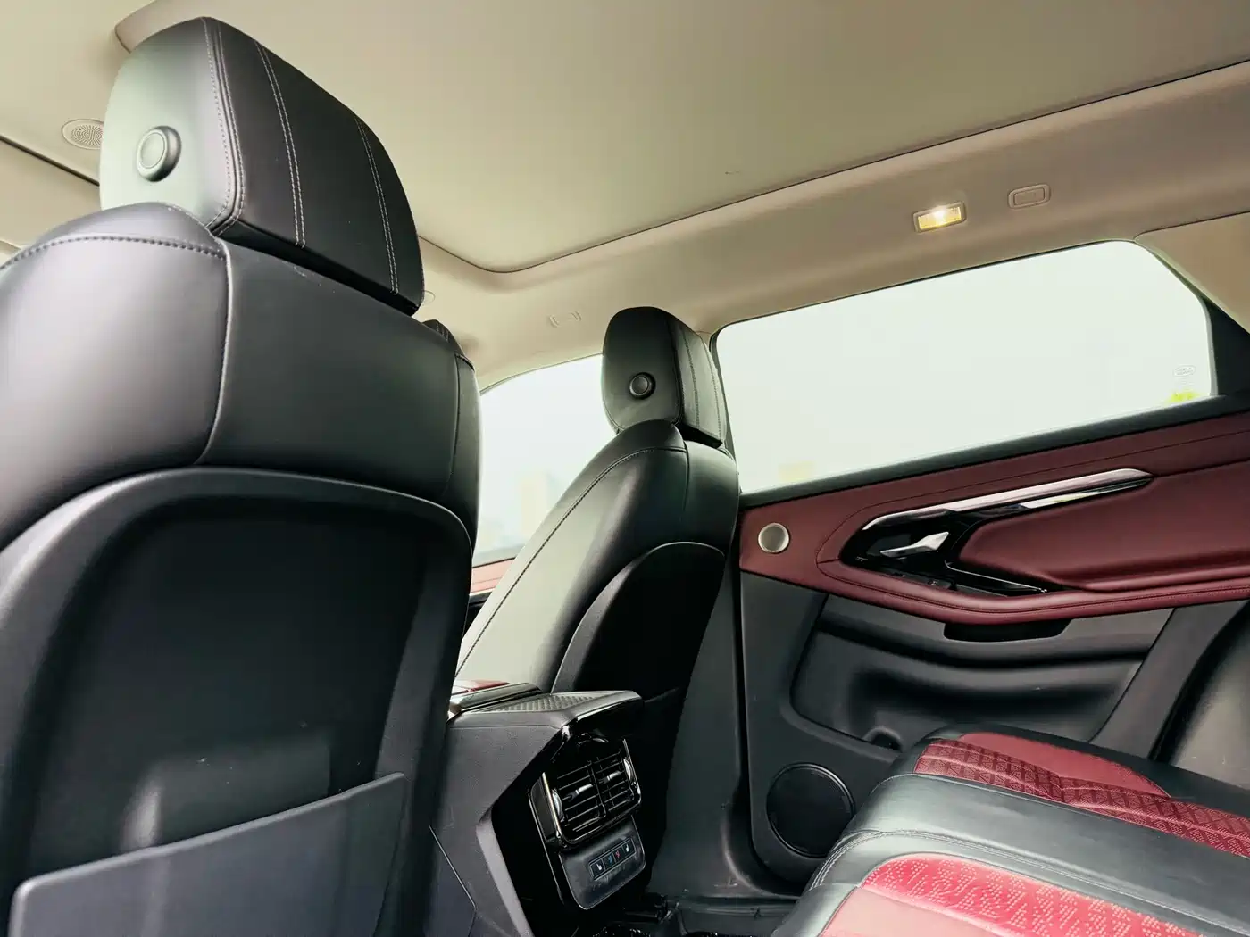 Land Rover Range Rover Evoque 2021 Range Rover Evoque L 249PS R-Dynamic HSE Luxury Edition фото 9