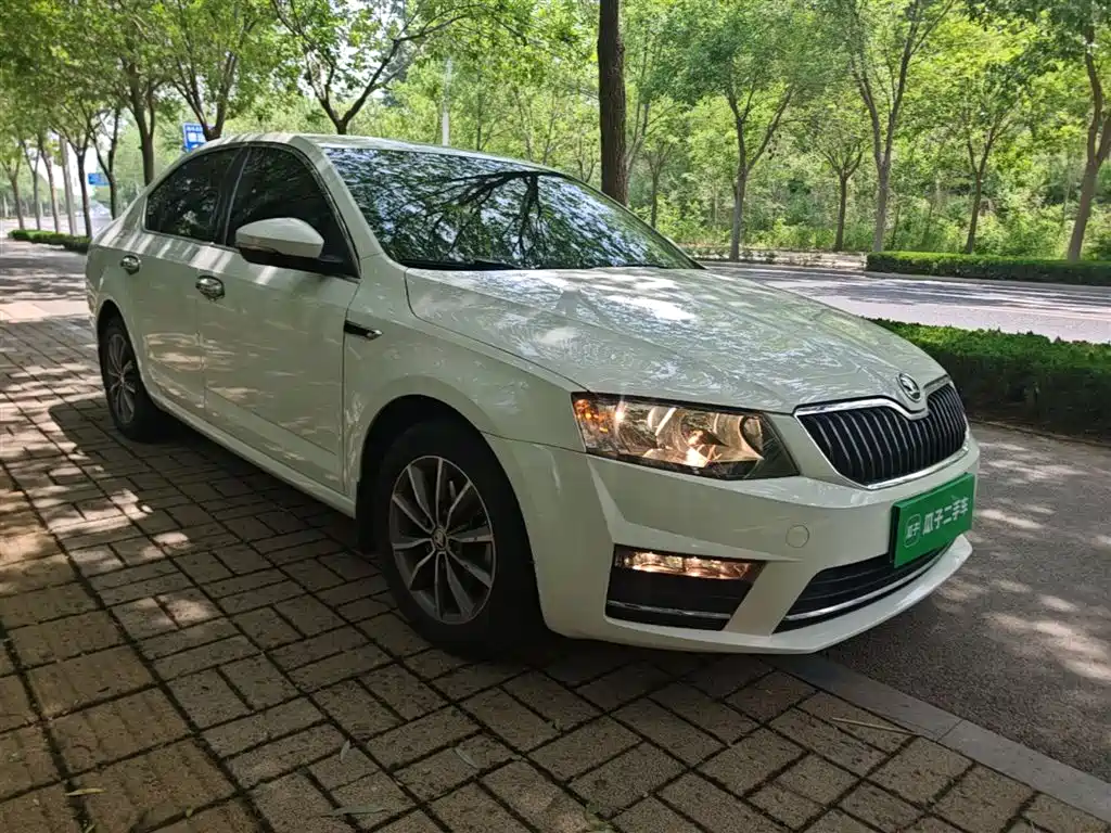 Škoda Octavia 2017 1.6L Manual ChuangXing фото 4