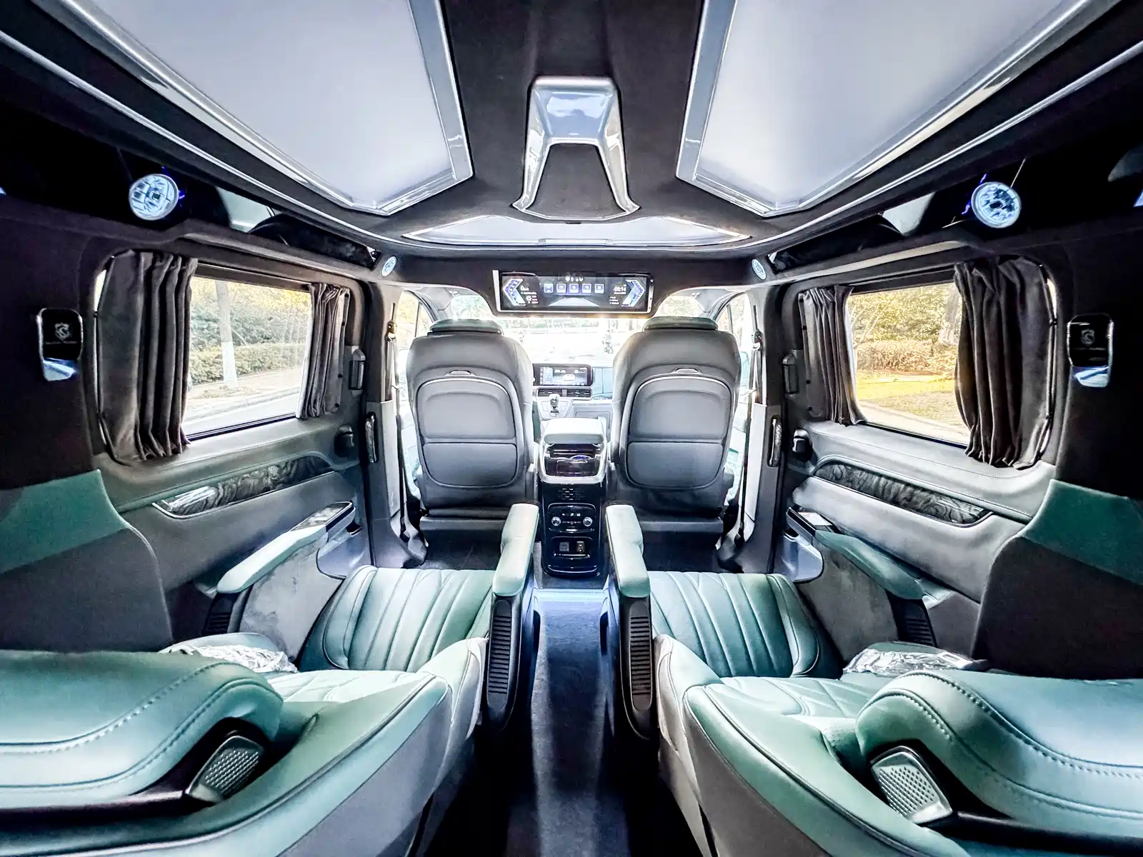 Фото 15 - Ford Tourneo