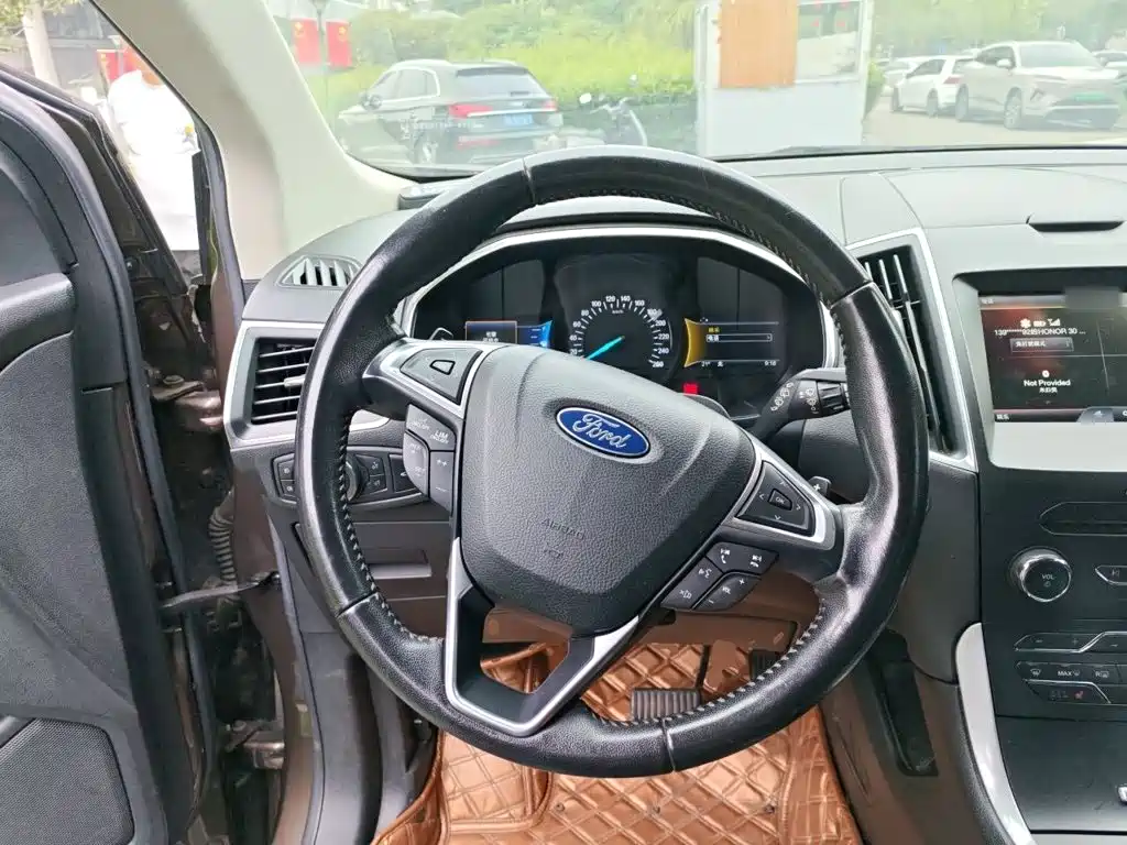 Фото 11 - Ford Edge