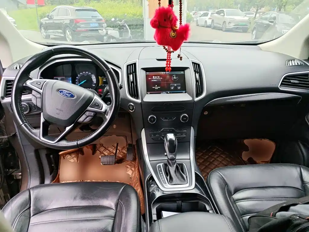 Фото 10 - Ford Edge