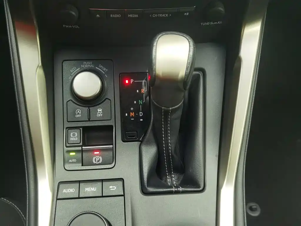 Lexus NX 2015 200 FWD Premium фото 13