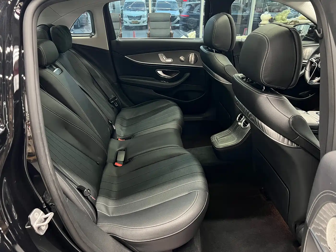 Mercedes-Benz E-Class 2022 Second Facelift E 300 L Luxury фото 7