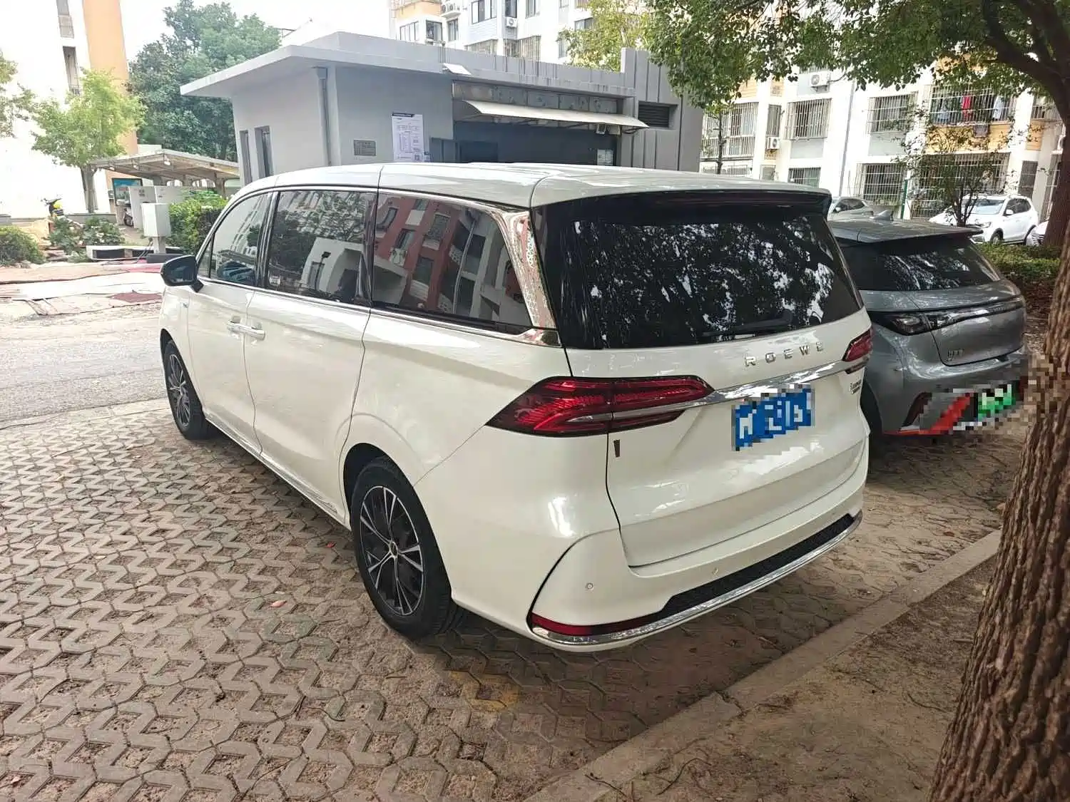 Фото 2 - Roewe iMAX8