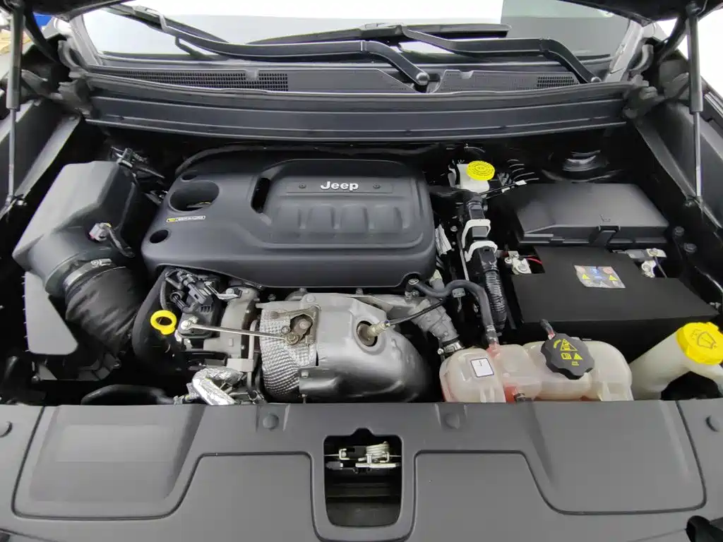 Photo 6 - Jeep Grand Commander