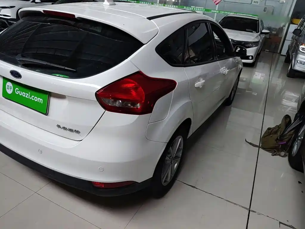 Фото 8 - Ford Focus