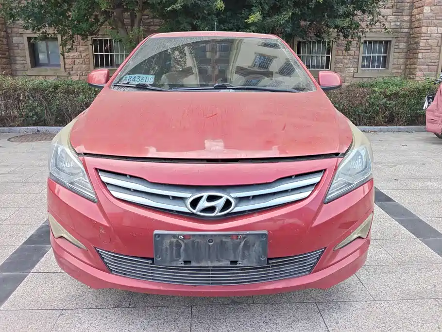 صورة 2 - Hyundai Verna