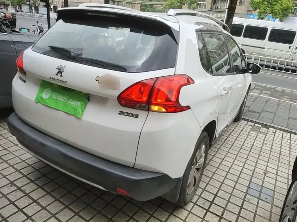 Peugeot 2008 2014 1.6L Automatic Fashion Edition фото 7