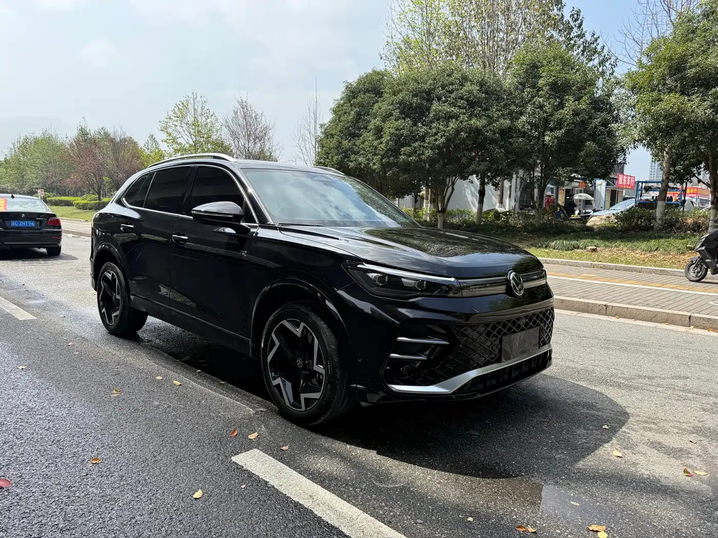 Volkswagen Tiguan L 2025 PRO 380TSI 2WD R-Line Smart Leader Edition фото 3