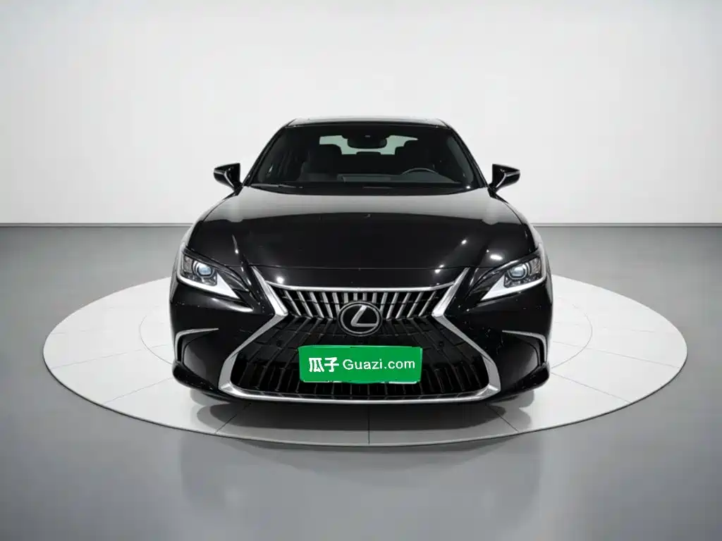 Фото 2 - Lexus ES