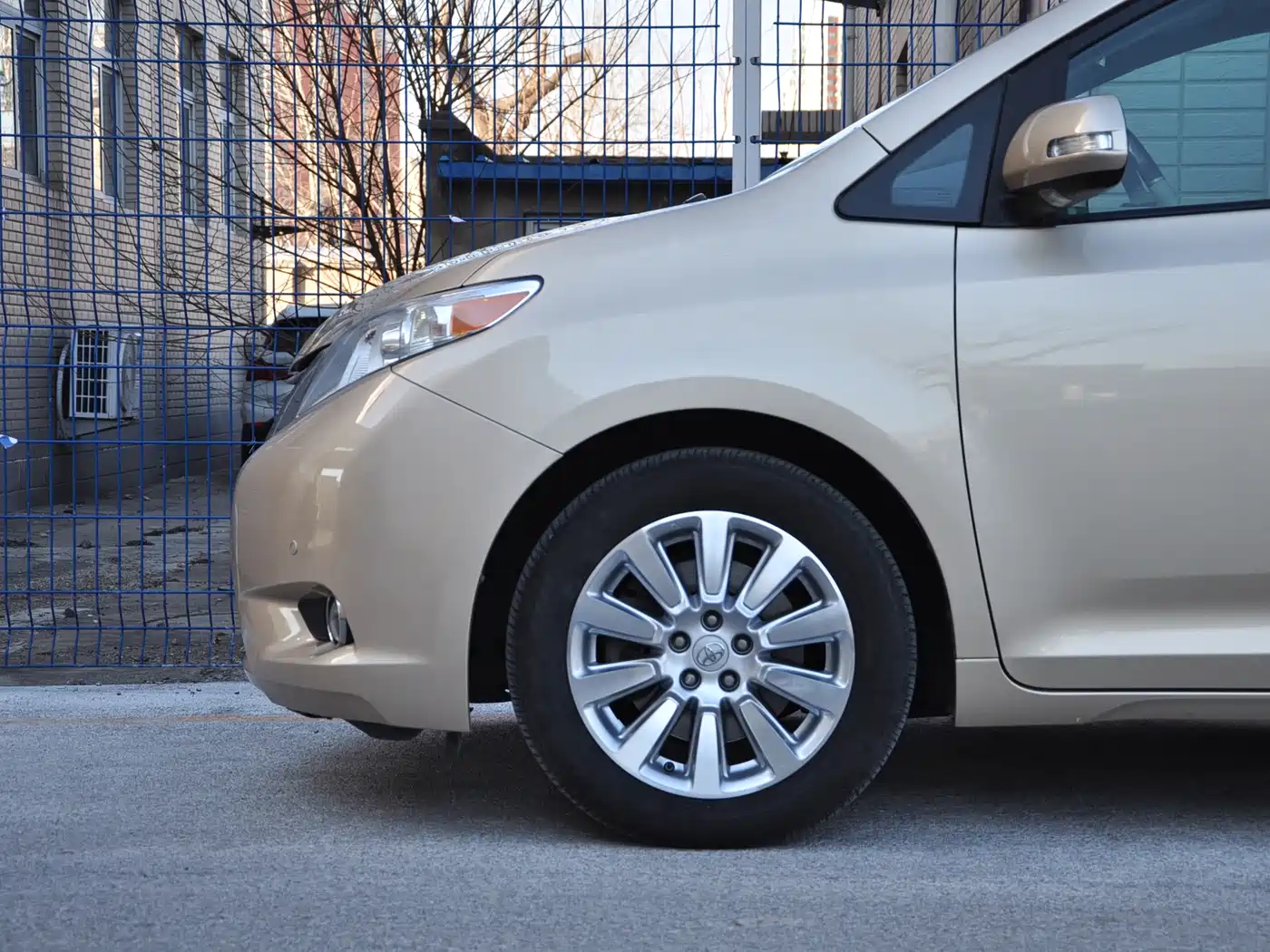 Toyota Sienna 2013 3.5L 4WD Automatic фото 18