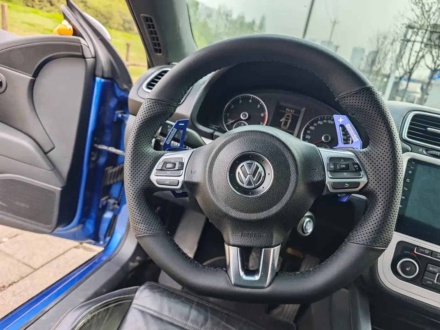 Volkswagen Scirocco 2010 2.0TSI Sport Edition фото 17