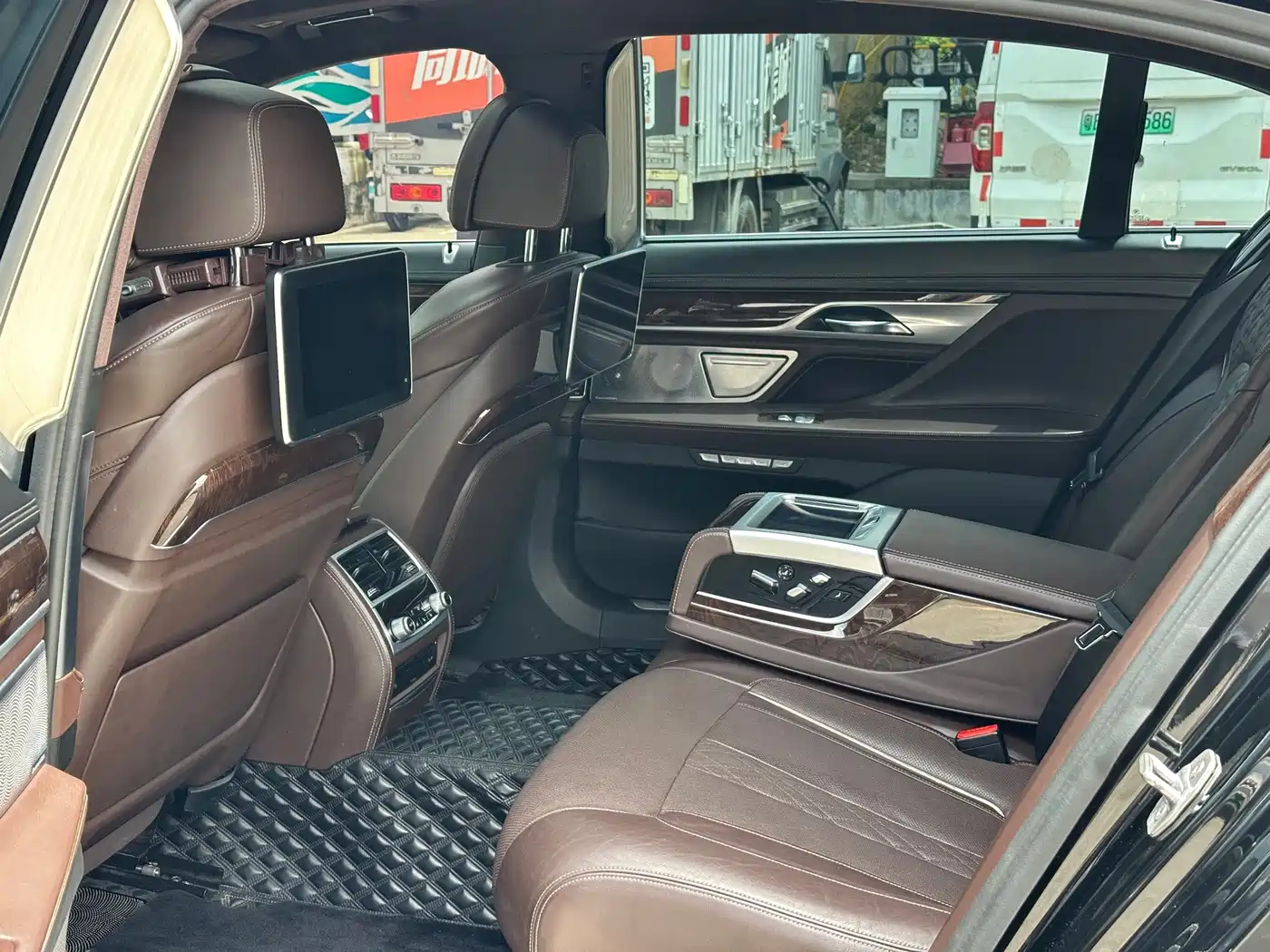 Photo 7 - BMW 7 Series