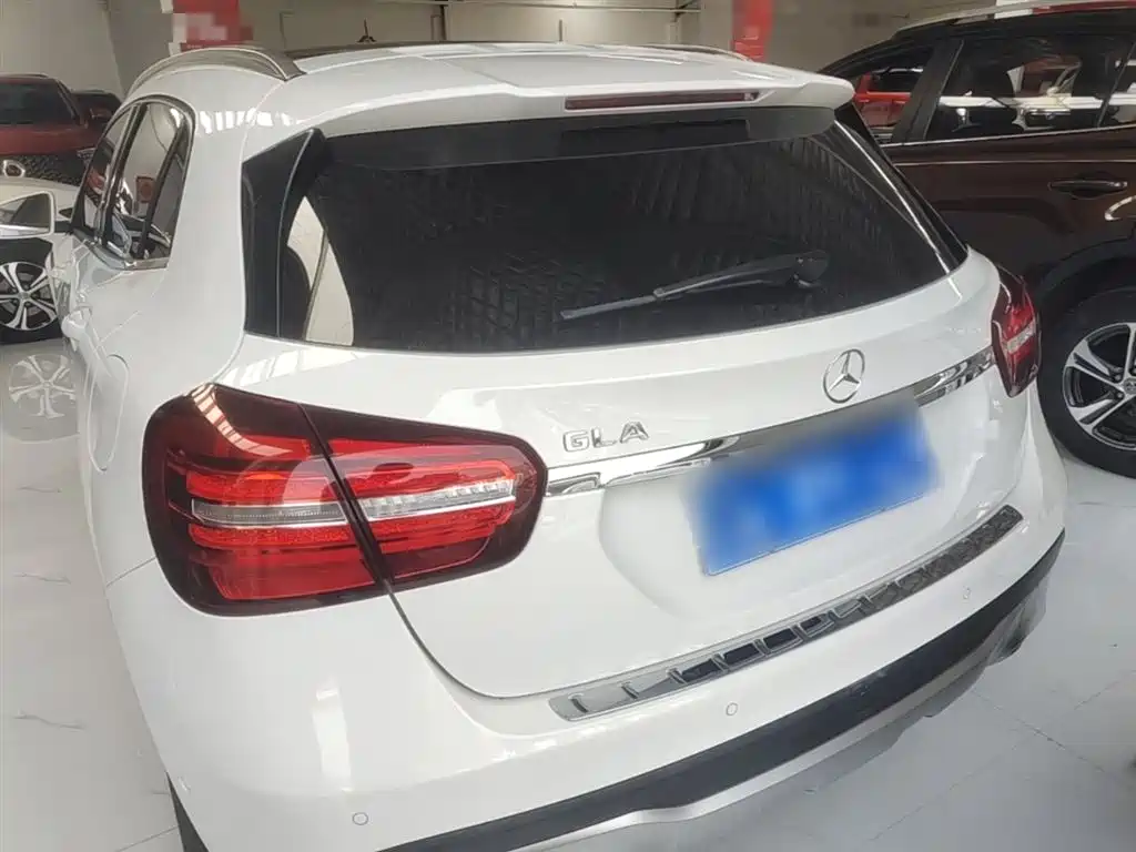 Mercedes-Benz GLA 2017 GLA 200 Dynamic фото 6