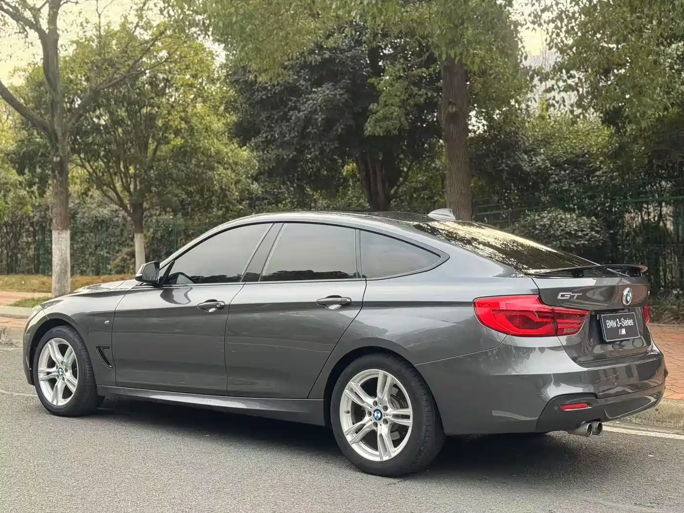 BMW 3 Series GT 2017 320i M Sport фото 9