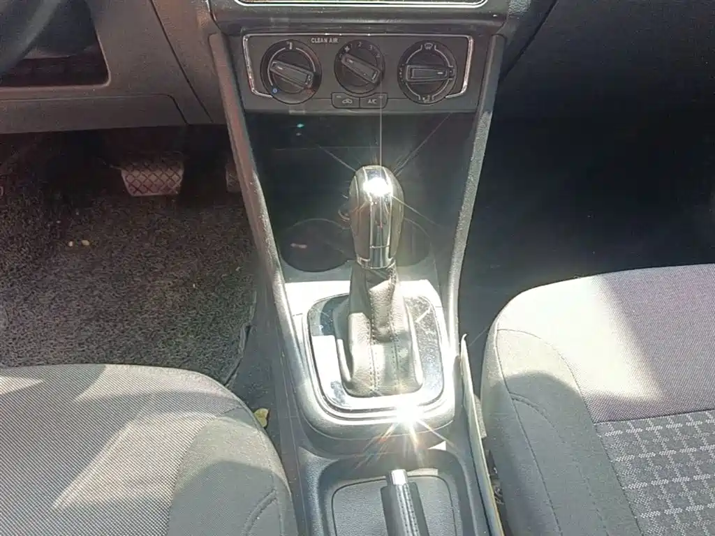 Volkswagen Polo 2016 1.6L Automatic Comfort фото 14