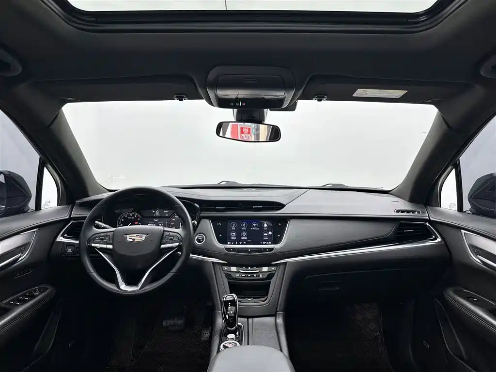 Фото 9 - Cadillac XT6