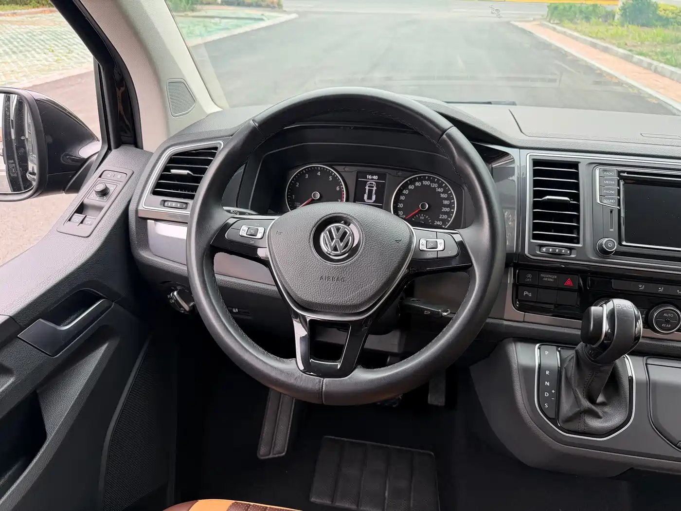 Volkswagen Caravelle 2019 2.0TSI 4WD Luxury 7-seater фото 7