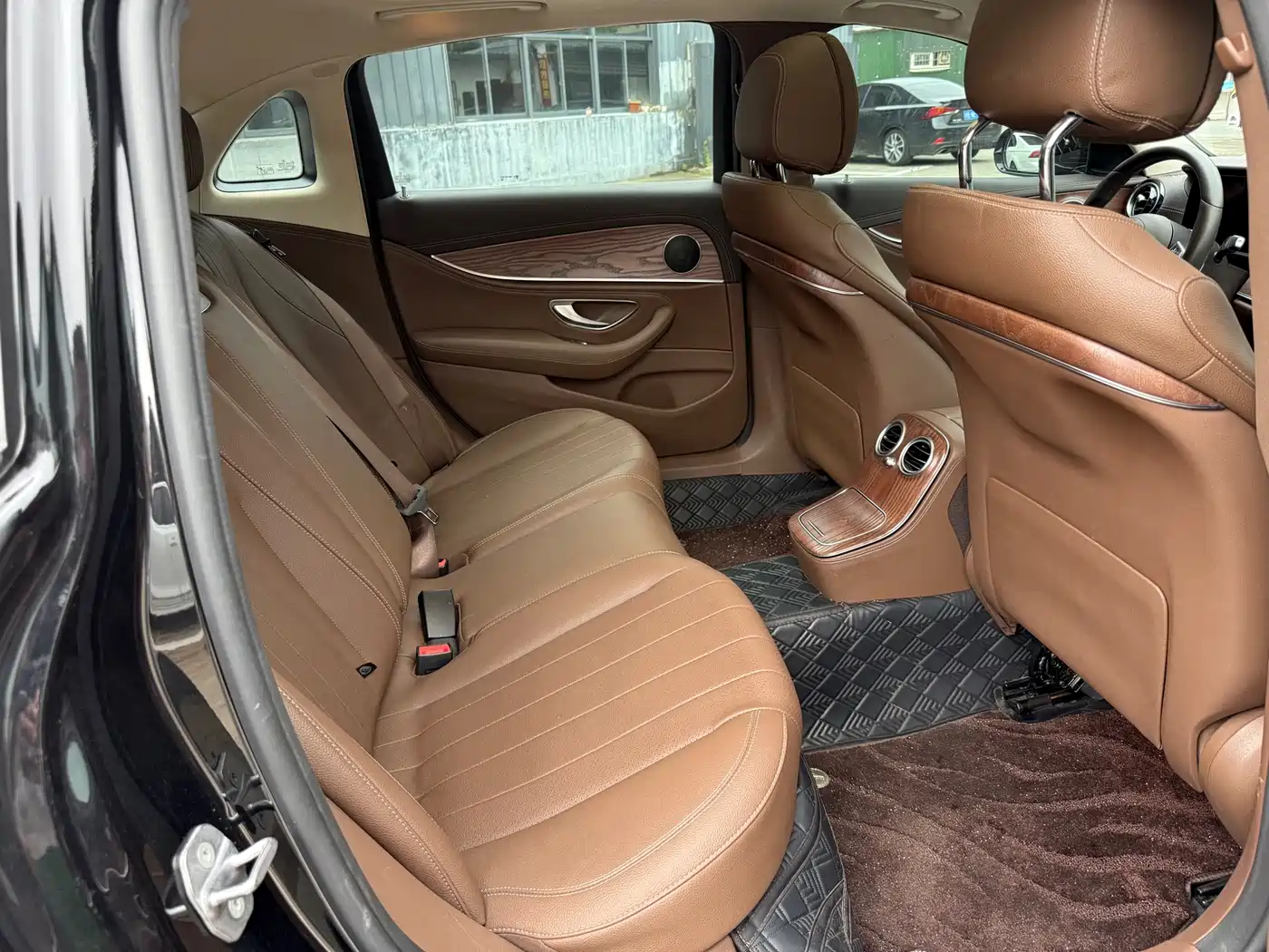 Mercedes-Benz E-Class 2023 E 300 L Fashion фото 12