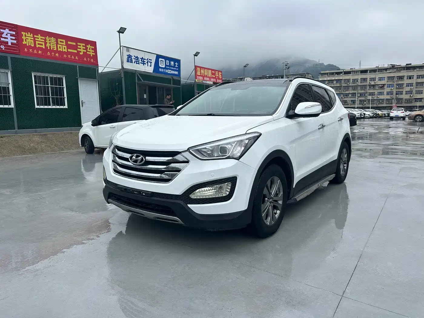 Hyundai Santa Fe 2015 2.0T Automatic 2WD Smart 5-Seater