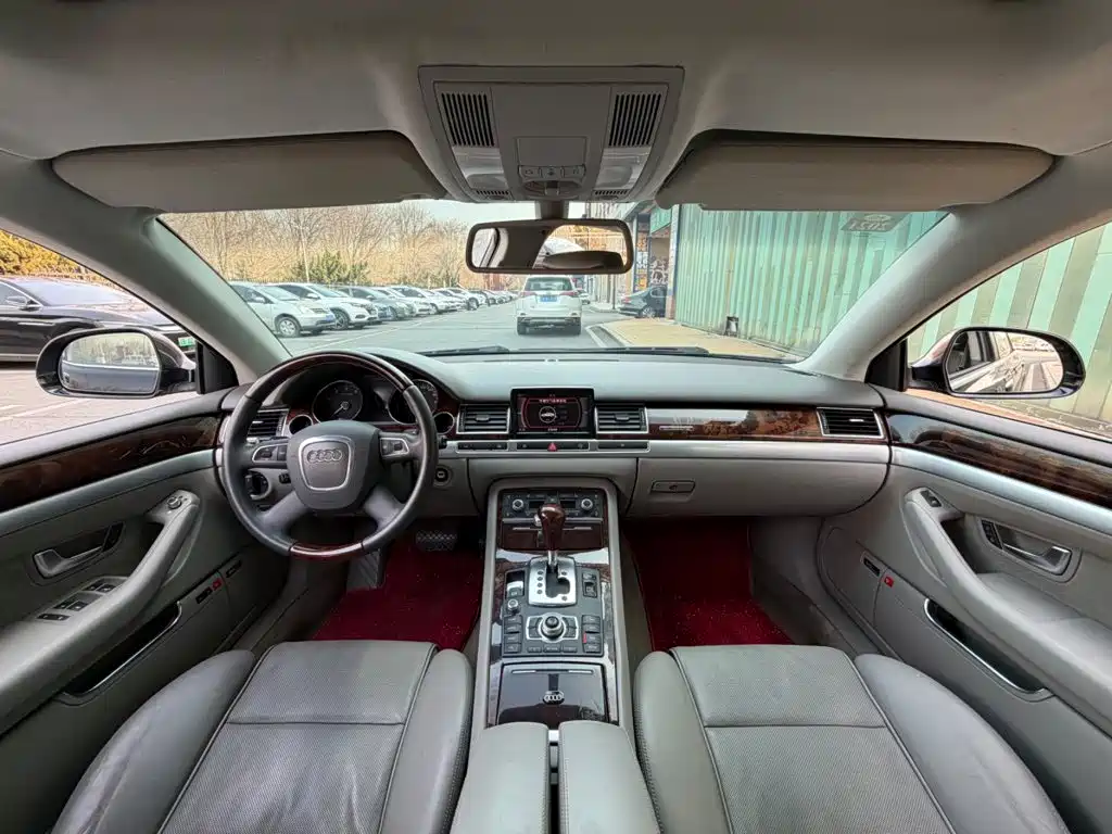 Фото 4 - Audi A8