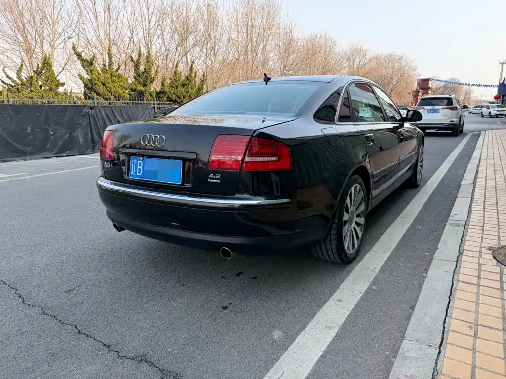 Фото 14 - Audi A8