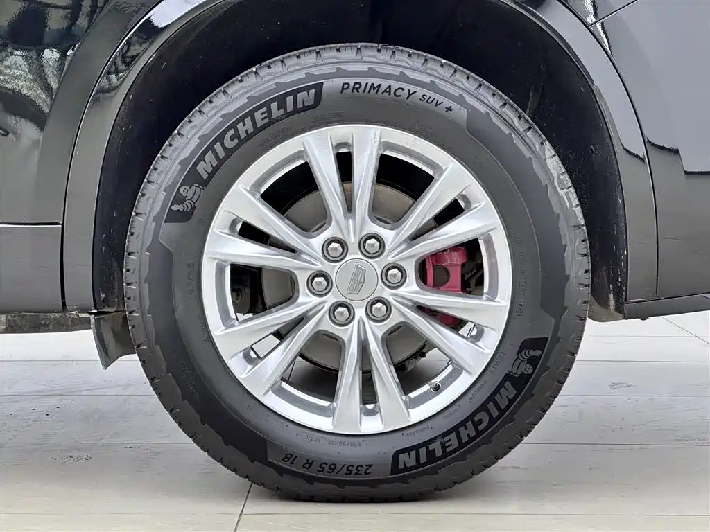 Фото 17 - Cadillac XT6