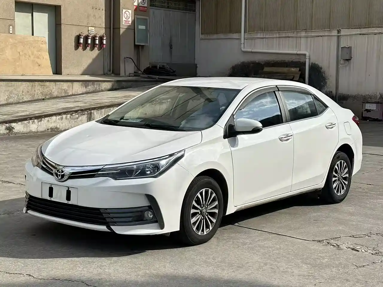 Toyota Corolla 2017 Facelift 1.2T S-CVT GL фото 3