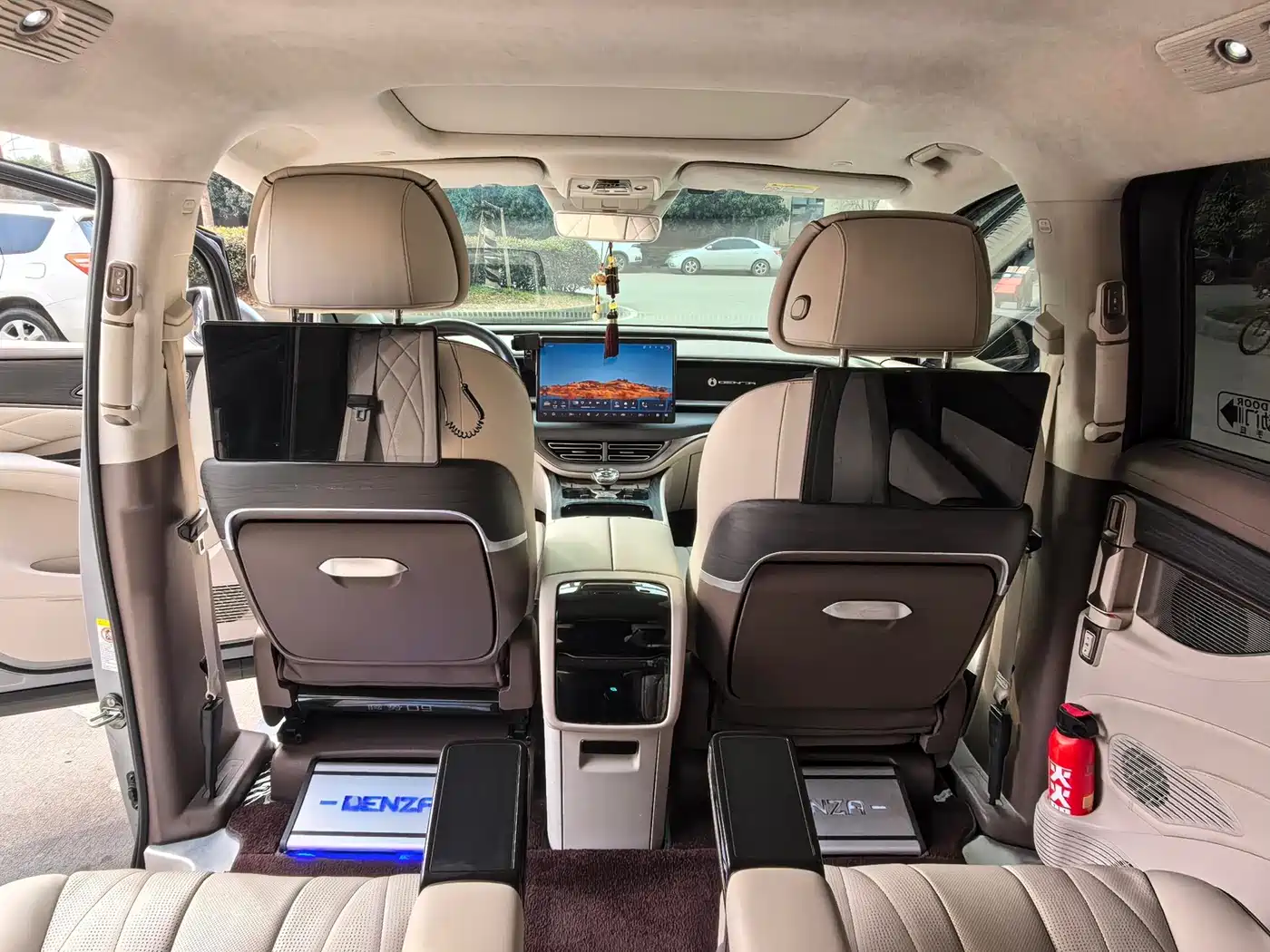 Denza D9 2022 DM-i 970 All-Wheel Drive Honor Edition фото 11