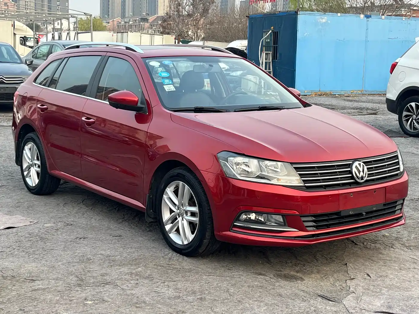 Volkswagen Lavida Tour 2015 1.6L Automatic Comfort Edition фото 3