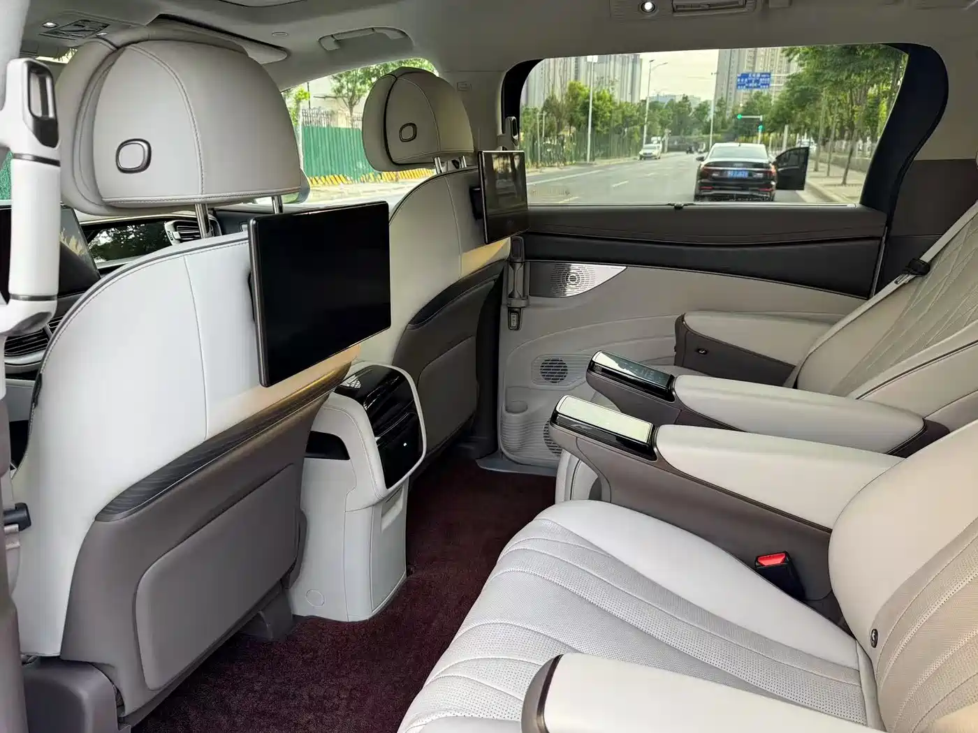 Denza D9 2022 DM-i 970 AWD Flagship фото 6