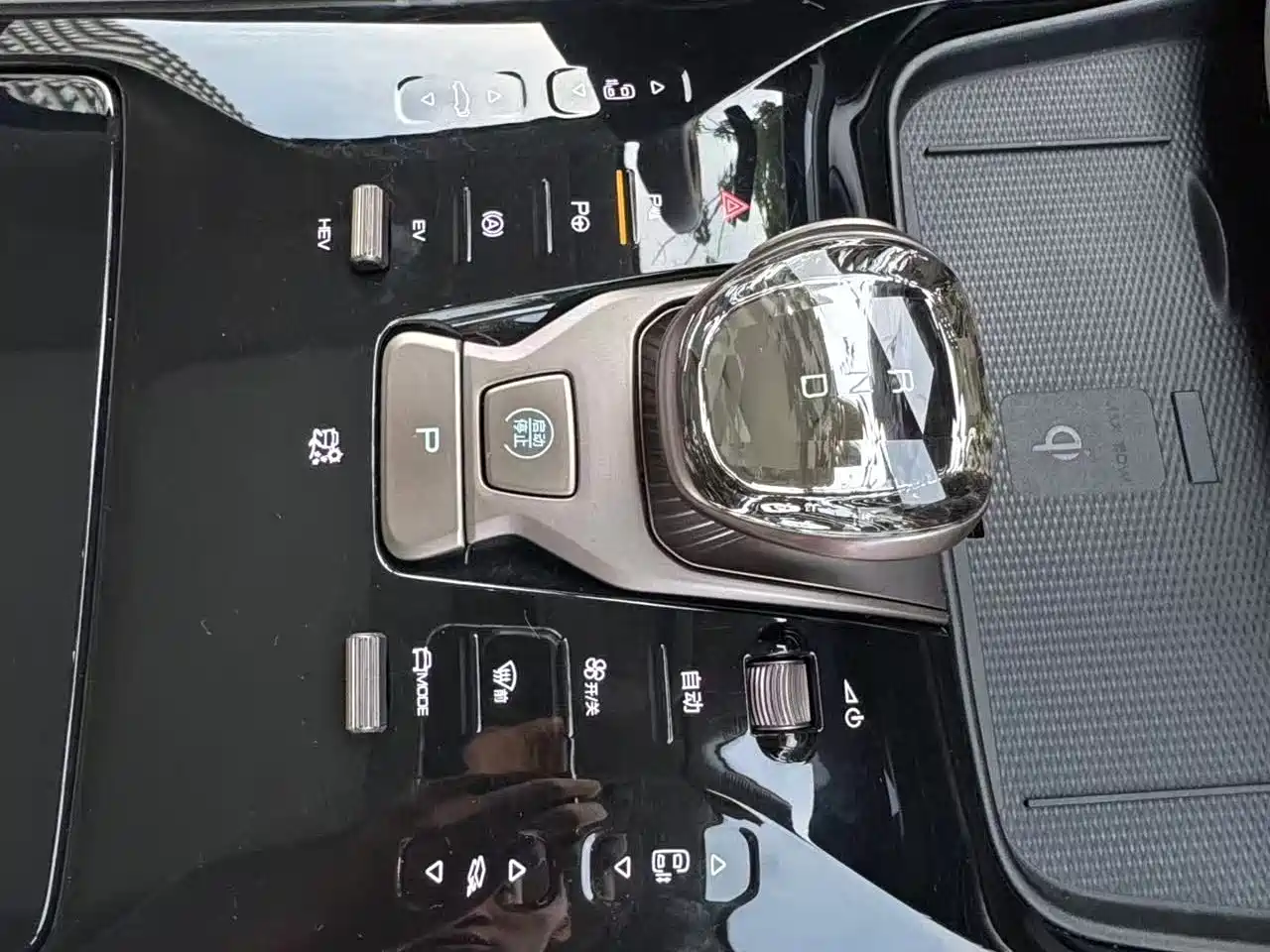 Denza D9 2022 DM-i 970 AWD Flagship фото 12