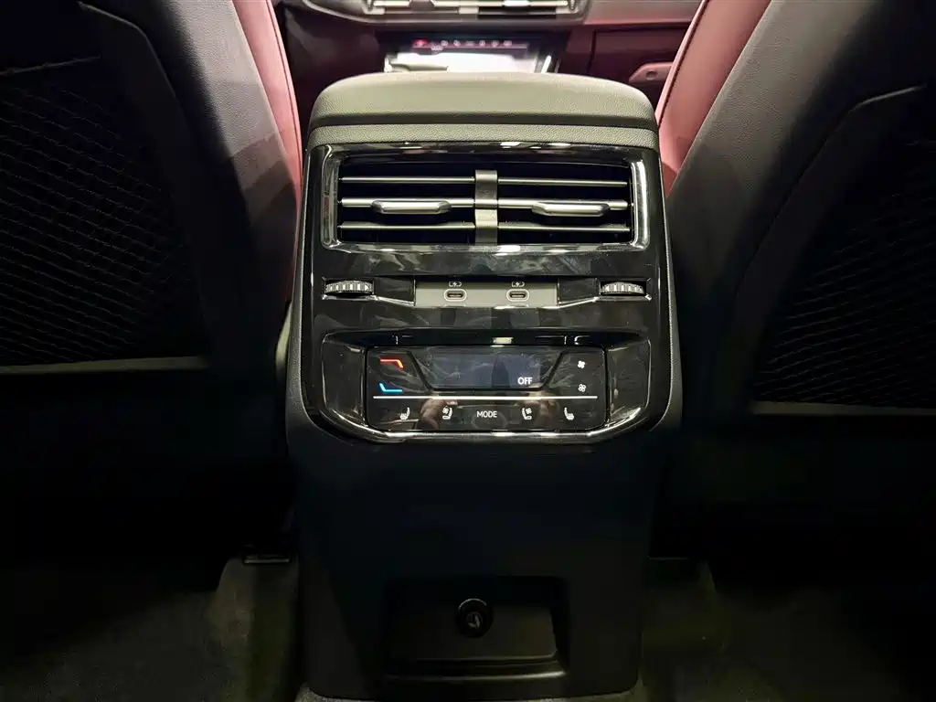 Audi Q6 2024 45 TFSI quattro Black Warrior Edition 6-seater фото 29