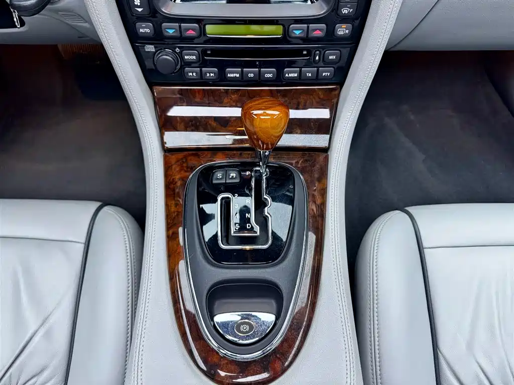Jaguar XJ 2005 Model XJ8L 4.2 фото 16