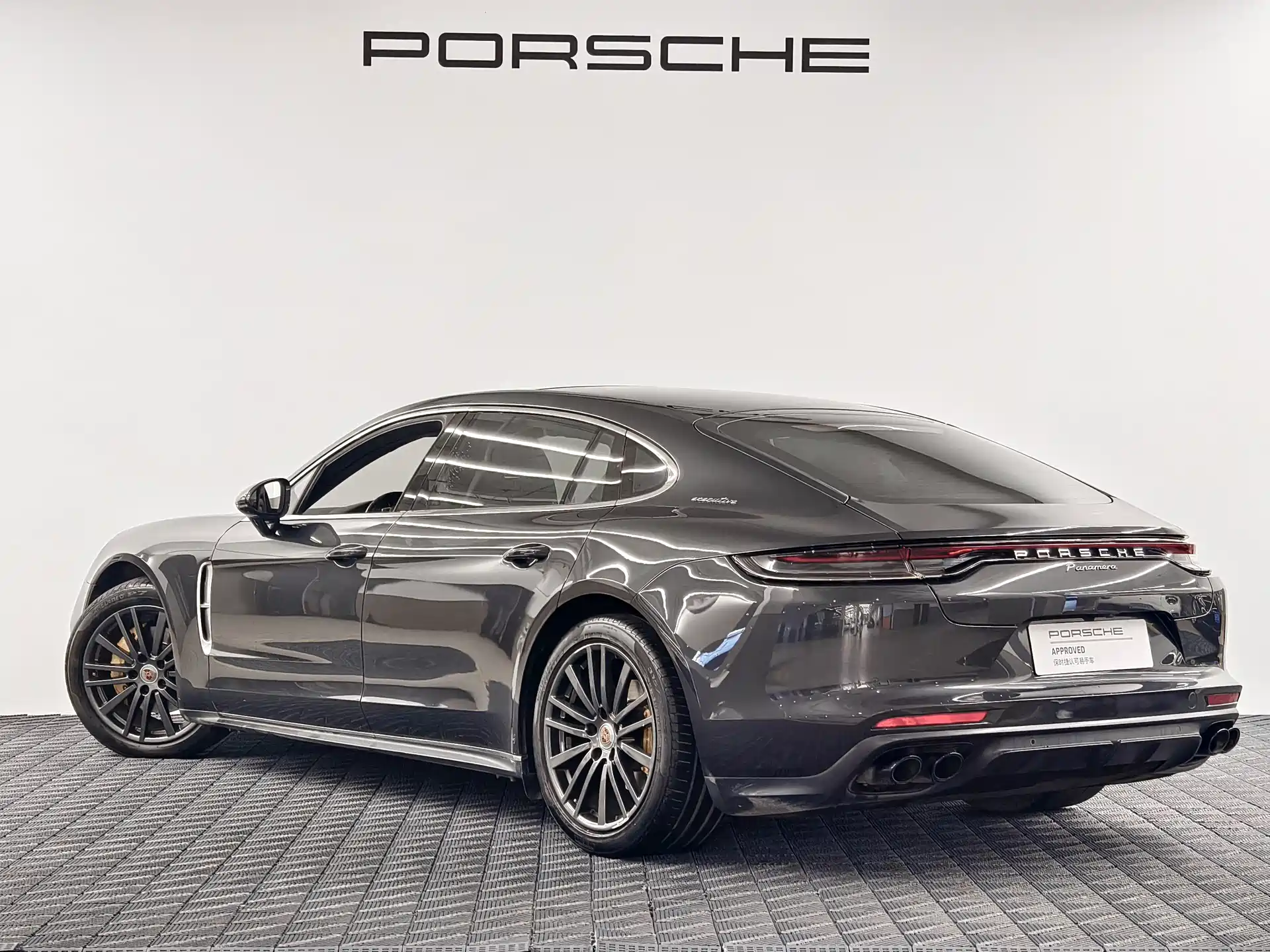 Photo 7 - Porsche Panamera