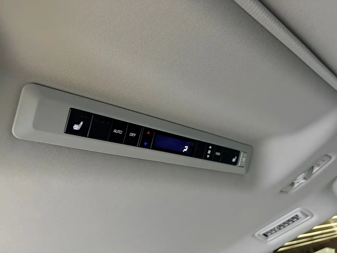 Toyota Granvia 2023 2.5L Hybrid Prestige PLUS Edition фото 22