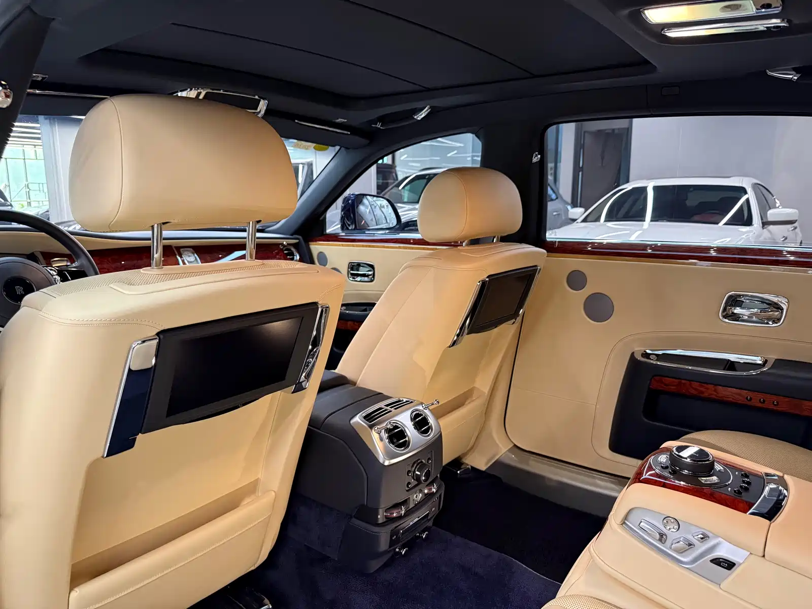 Фото 21 - Rolls-Royce Ghost