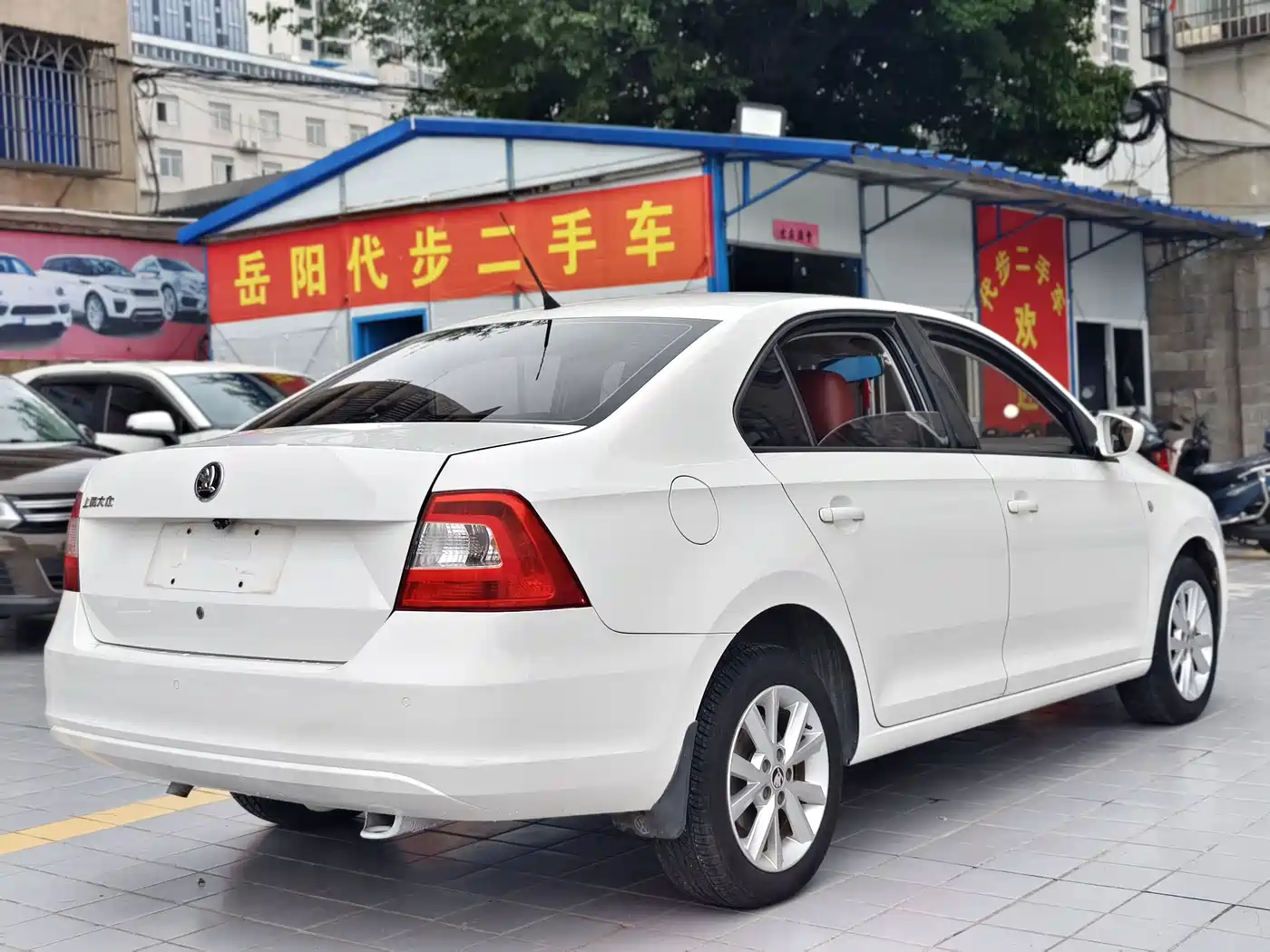 Škoda Rapid 2016 1.6L Manual Pioneer Edition фото 18